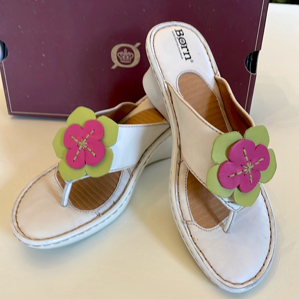 NWOT Børn Cream leather sandals with flowers